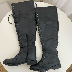 Sz 10 black wide calf knee high lace up combat boots with side zipper